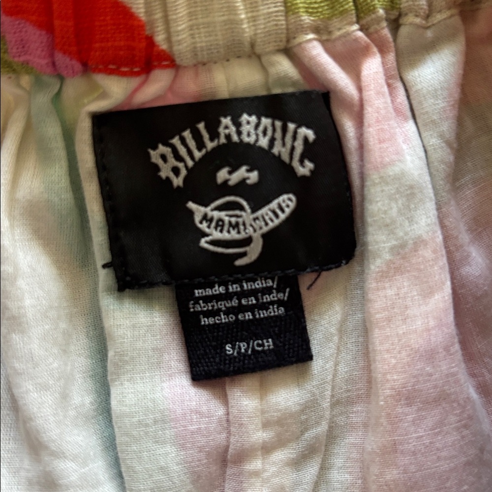 Colorful Linen Shorts by Billabong “Mamiwata” Collection - Picture 3 of 3